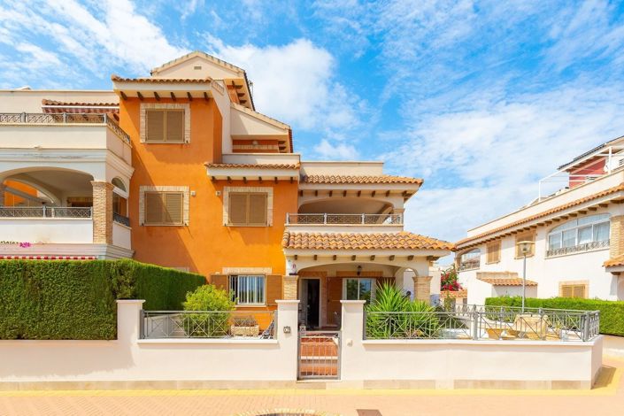 Image No.29-3 Bed Townhouse for sale