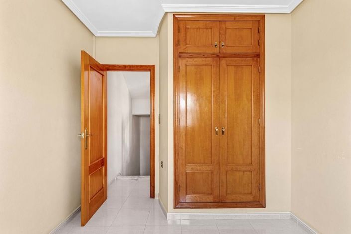 Image No.16-3 Bed Townhouse for sale