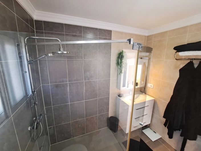 Image No.25-3 Bed Villa for sale