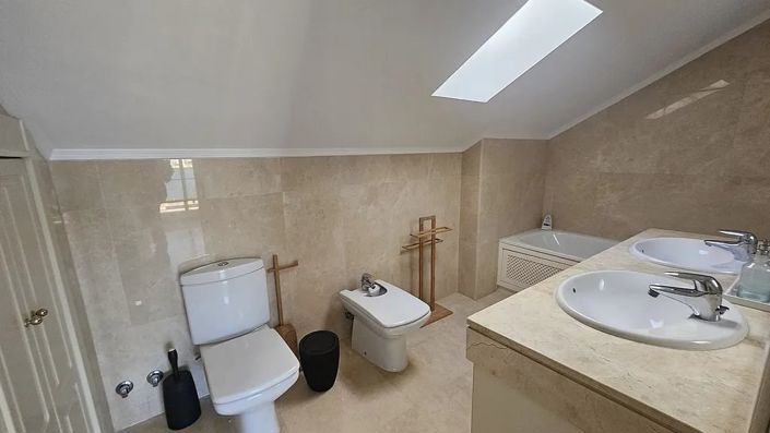 Image No.21-3 Bed Apartment for sale