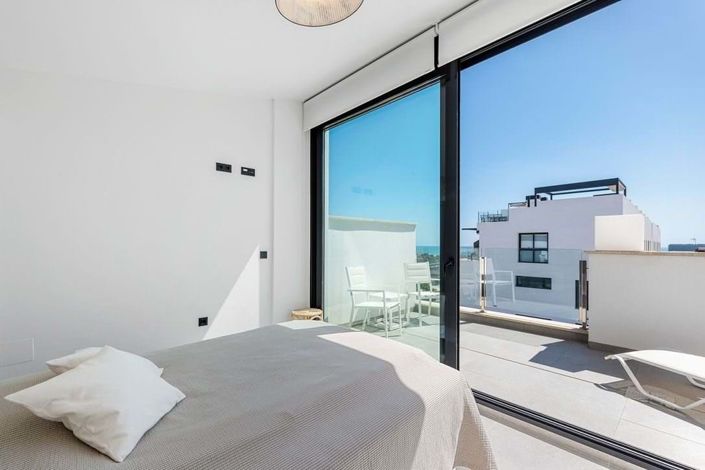 Image No.10-3 Bed Townhouse for sale