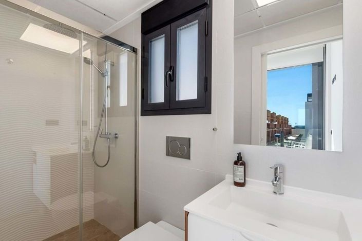 Image No.12-3 Bed Townhouse for sale