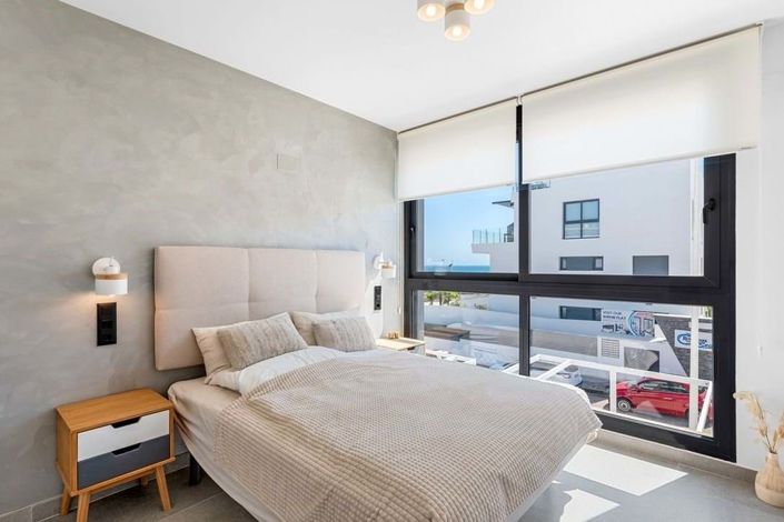 Image No.16-3 Bed Townhouse for sale