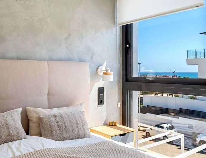 Image No.17-3 Bed Townhouse for sale