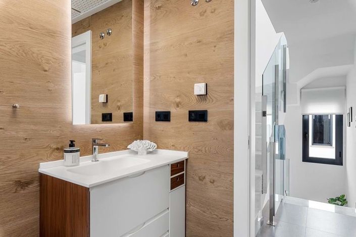 Image No.20-3 Bed Townhouse for sale