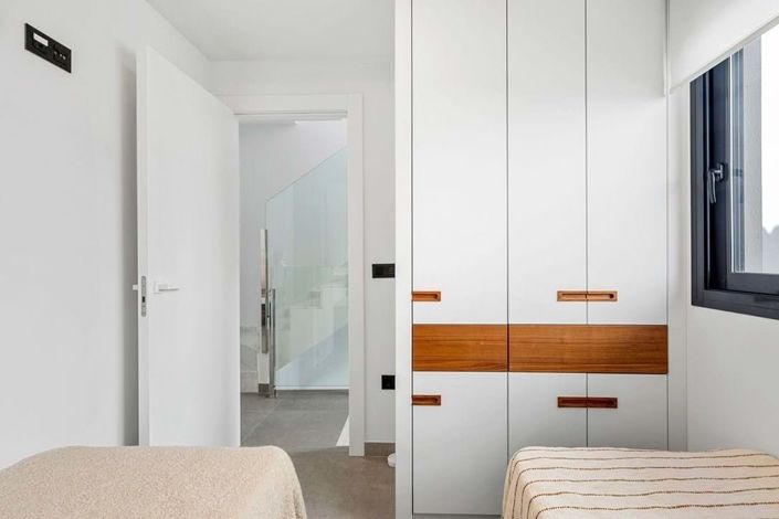 Image No.22-3 Bed Townhouse for sale