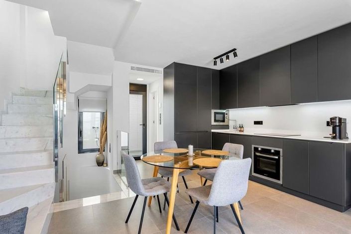 Image No.6-3 Bed Townhouse for sale