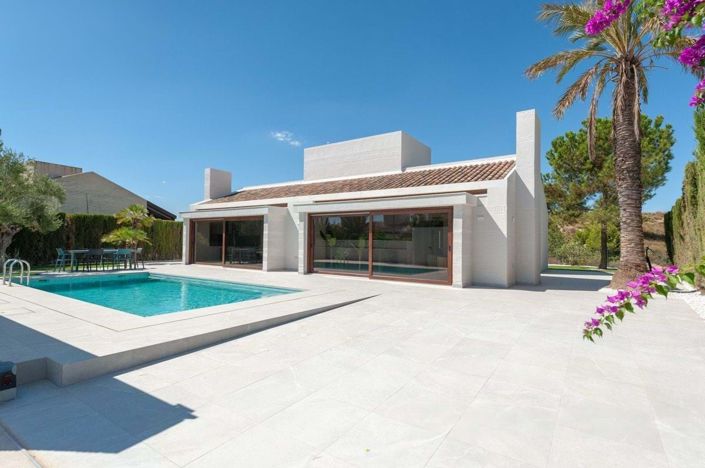 Image No.2-4 Bed Villa for sale