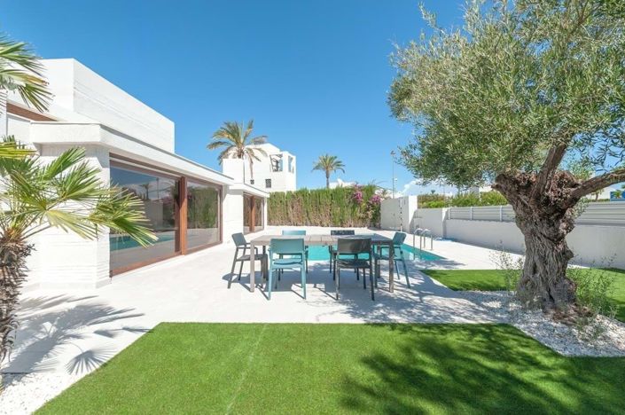 Image No.4-4 Bed Villa for sale