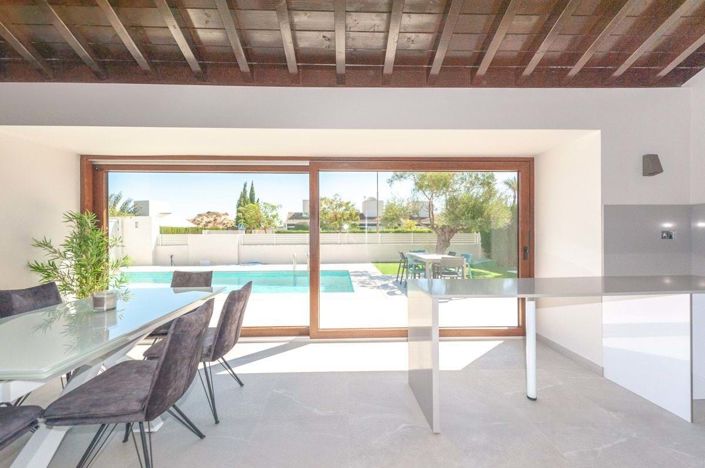 Image No.8-4 Bed Villa for sale