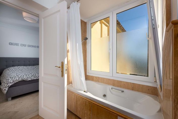 Image No.30-2 Bed Apartment for sale