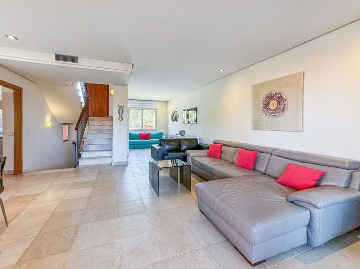 Image No.10-4 Bed Townhouse for sale