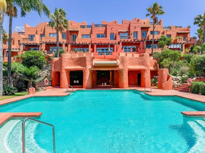 Image No.18-4 Bed Townhouse for sale