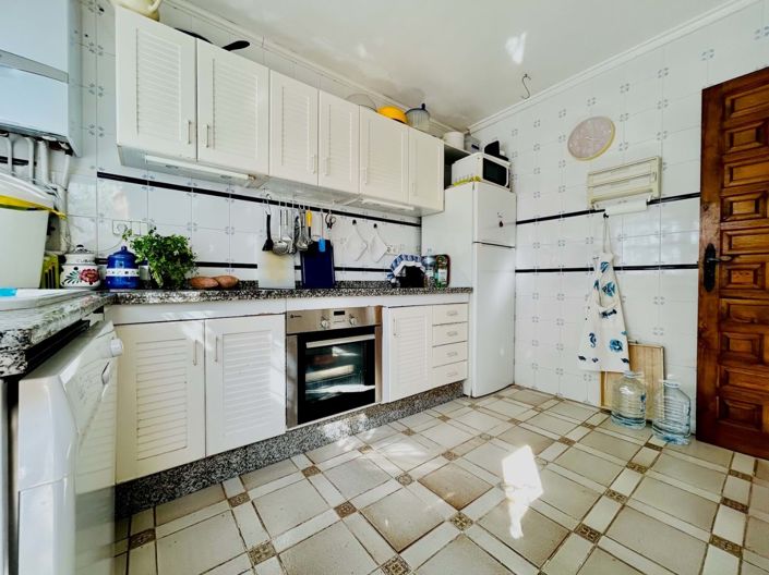 Image No.16-3 Bed Townhouse for sale