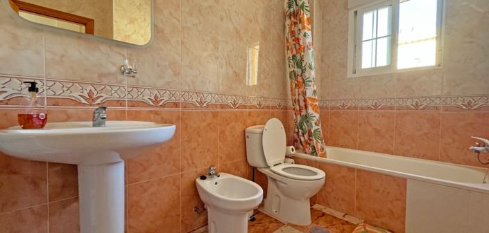 Image No.14-2 Bed Townhouse for sale