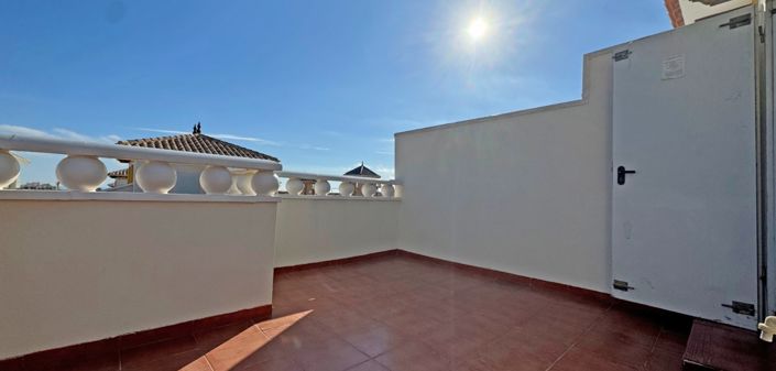 Image No.18-2 Bed Townhouse for sale