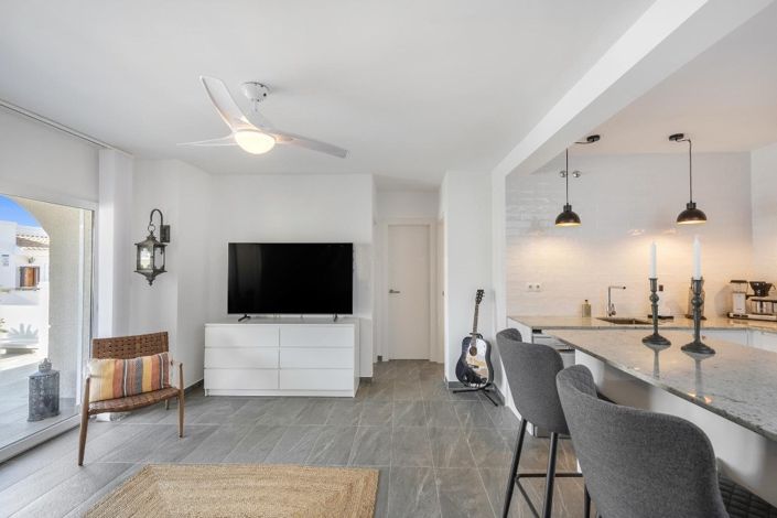 Image No.4-2 Bed Townhouse for sale