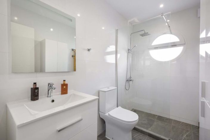 Image No.8-2 Bed Townhouse for sale