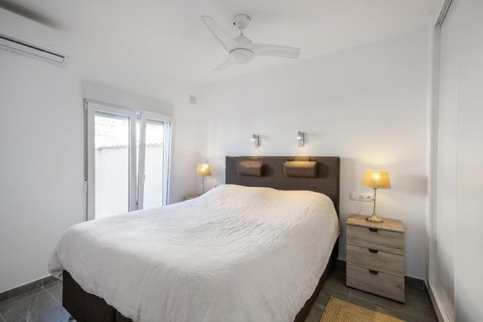 Image No.9-2 Bed Townhouse for sale