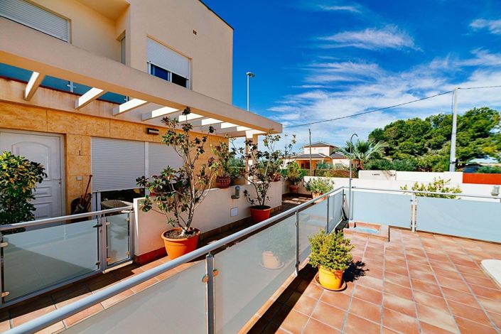 Image No.16-3 Bed Townhouse for sale