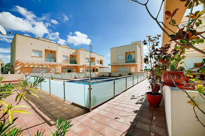 Image No.19-3 Bed Townhouse for sale