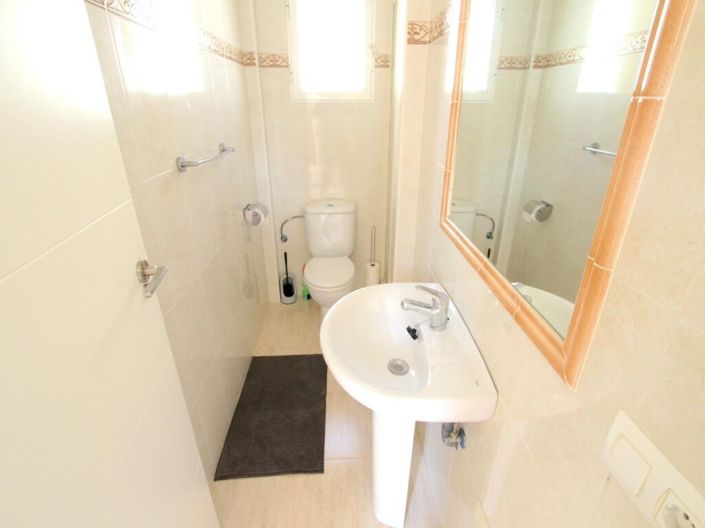 Image No.19-3 Bed Townhouse for sale