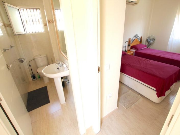 Image No.20-3 Bed Townhouse for sale