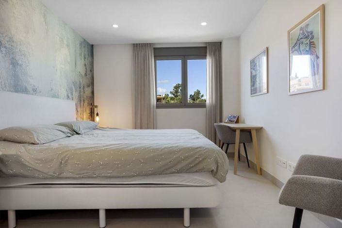 Image No.20-3 Bed Apartment for sale