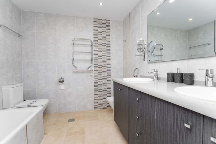 Image No.24-4 Bed Property for sale