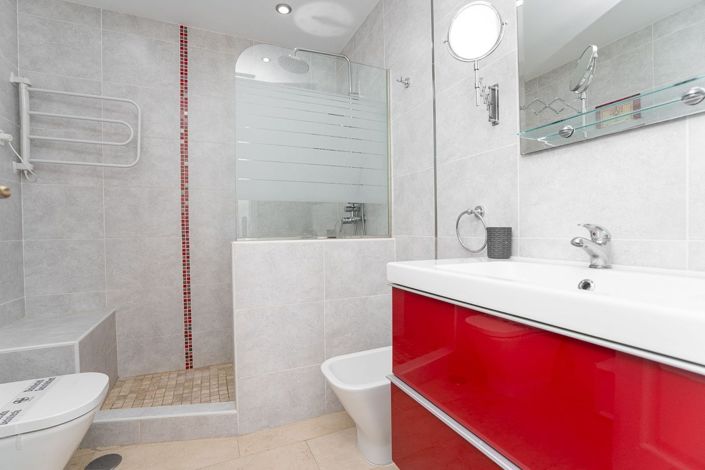 Image No.41-4 Bed Property for sale