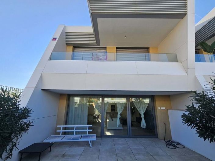 Image No.1-3 Bed Townhouse for sale