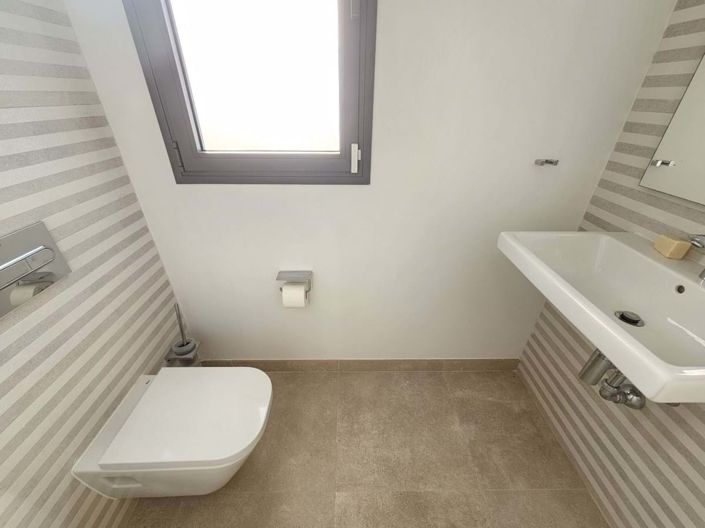 Image No.14-3 Bed Townhouse for sale