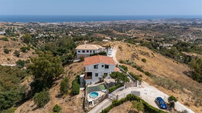 Image No.2-4 Bed Villa for sale