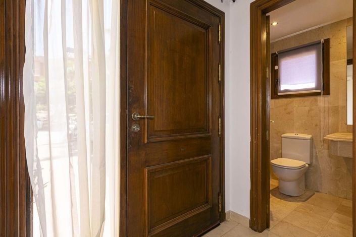 Image No.21-5 Bed Townhouse for sale