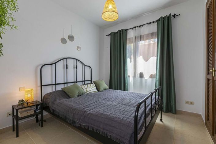 Image No.26-5 Bed Townhouse for sale