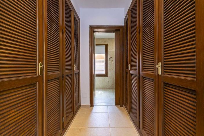 Image No.34-5 Bed Townhouse for sale