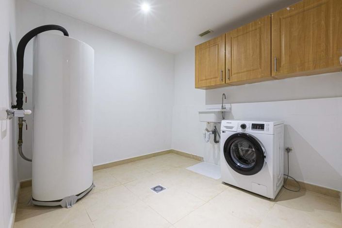 Image No.37-5 Bed Townhouse for sale