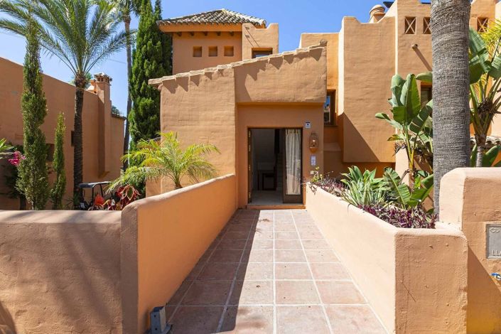 Image No.8-5 Bed Townhouse for sale