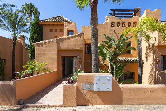 Image No.9-5 Bed Townhouse for sale