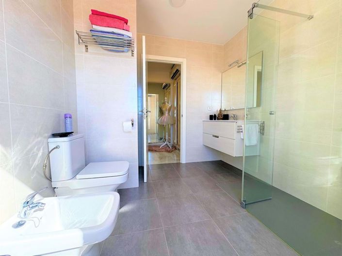 Image No.27-3 Bed Apartment for sale