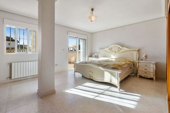 Image No.11-3 Bed Villa for sale