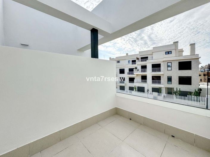 Image No.17-3 Bed Townhouse for sale