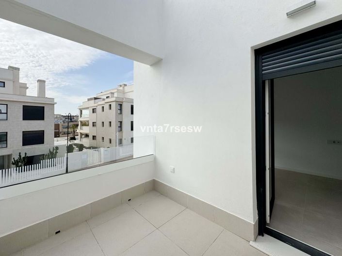 Image No.18-3 Bed Townhouse for sale