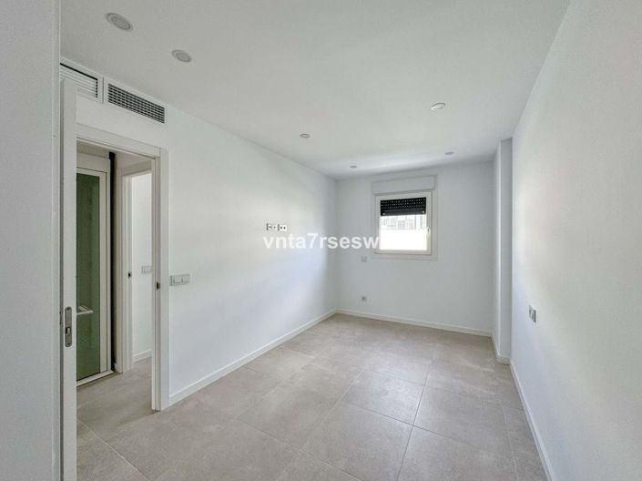 Image No.22-3 Bed Townhouse for sale