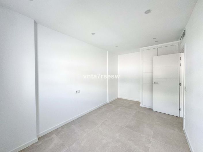 Image No.25-3 Bed Townhouse for sale