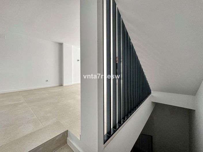 Image No.27-3 Bed Townhouse for sale