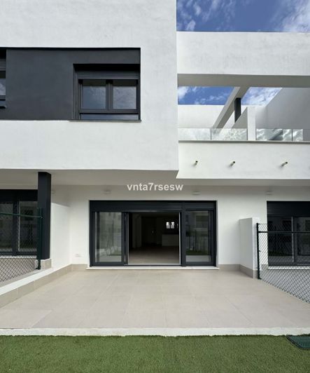 Image No.31-3 Bed Townhouse for sale