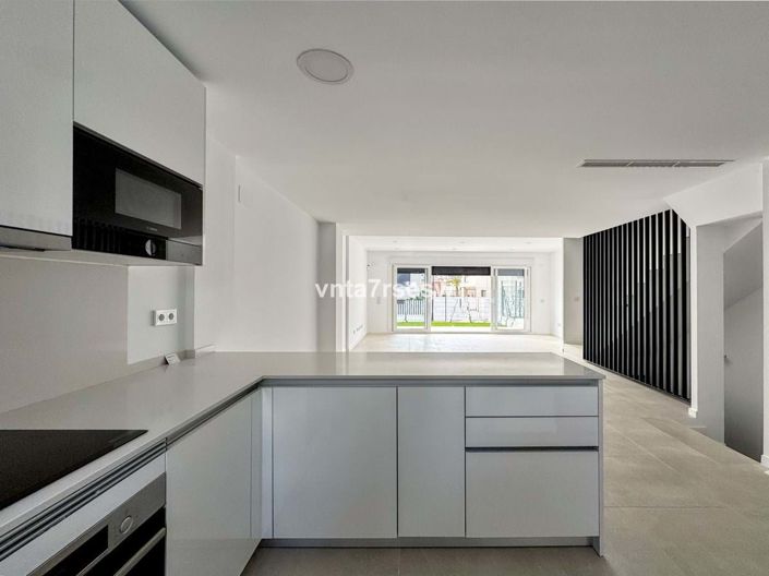 Image No.9-3 Bed Townhouse for sale