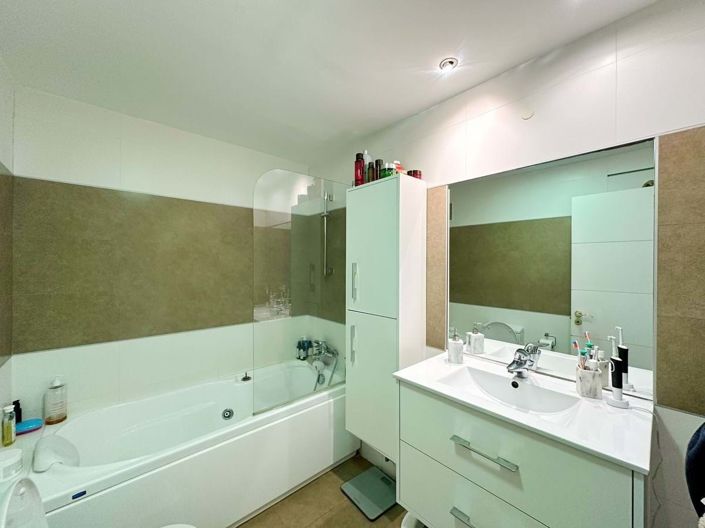 Image No.19-2 Bed Apartment for sale