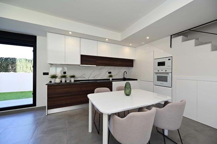 Image No.5-3 Bed Townhouse for sale